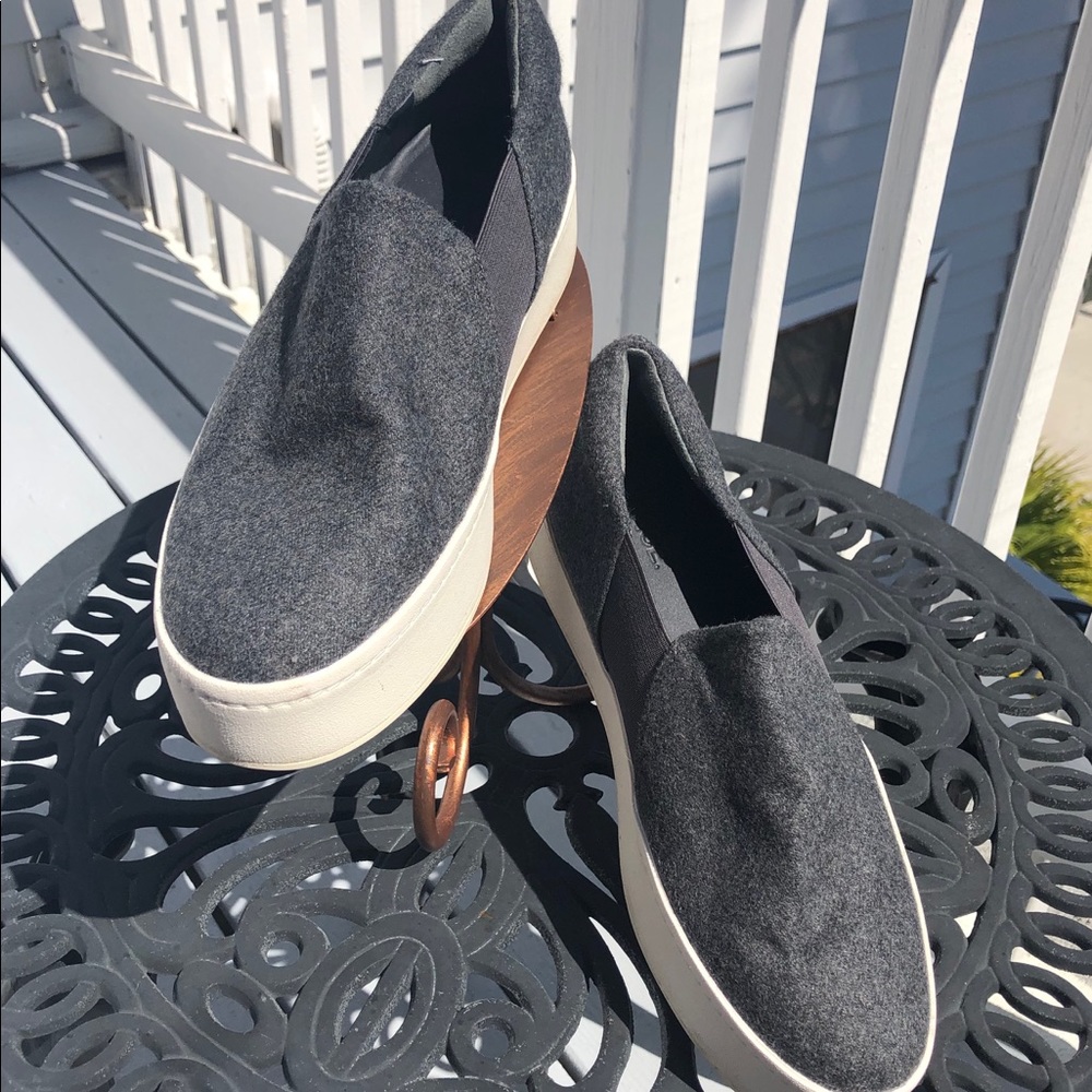 Like NEW Vince Grey Flannel Platform Sneaker